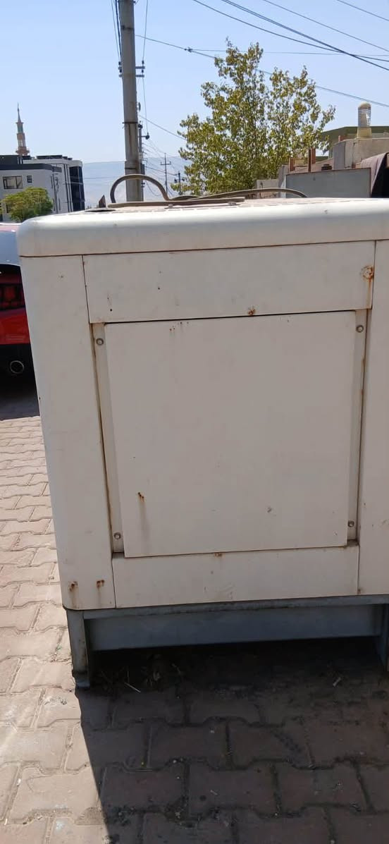 السلام عليكم للبيع مولدبيركنز نكليزي بزون 20 كفي نضيفه وبرغي ما مفتوح بيه  مكاني بغداد للاستفسار ***********
