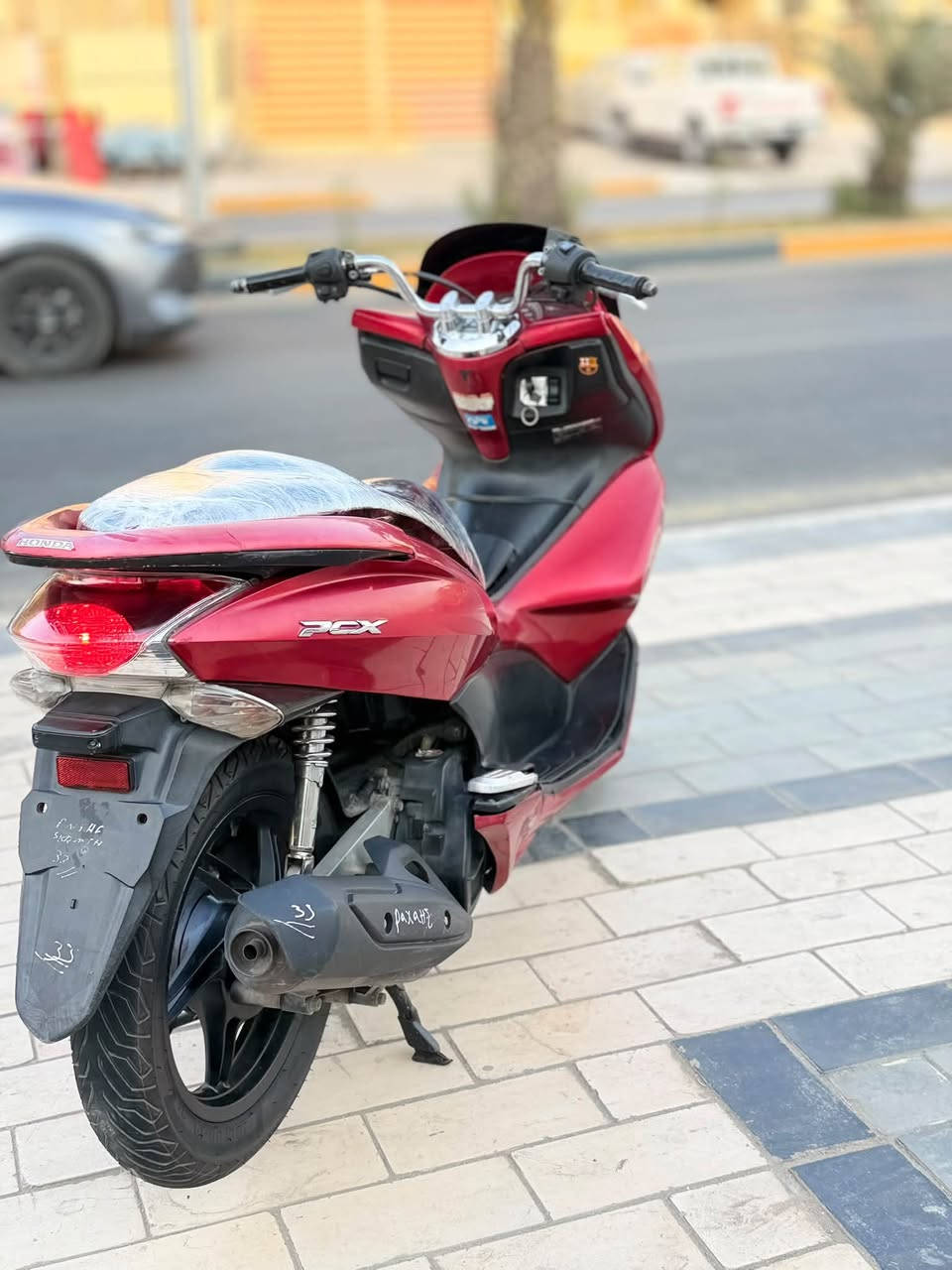 سلام عليكم اللبيع دراجه pcx جيل لأول ياباني الأصلي نوزل خطين ستان كهربائي  حساس ازدحام شلعه معدل خير من الله دراجه مال رمبه  حجم المكينه 125    كهربائيات كله شغال دراجه مكفوله كفاله عامه   أي نقص مابيه الدراجه جديده السعر مليون 300 وبيه مجال المكان بغداد الدوره الرقم ***********
