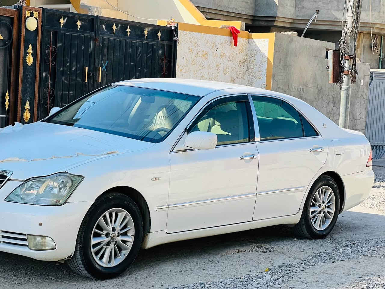 سەرەتا بەناوی خوا لەسەر ئیزنی ئەدمین
شاهینە ٢٠٠٥ ناو زەرد 
دوو دوگمە ١٨٠ کەم بەنزین خۆر 
٤ تایەی لۆک  براوە   
بێ تەقە و رەقە 
***********
