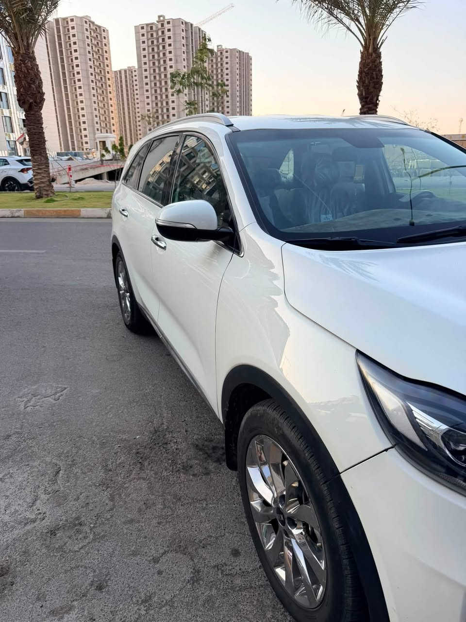 السلام عليكم 
سورنتو موديل 2020 خليجي

محرك V6
ممشى السياره 97الف
المواصفات 
بصمه دخول ذكي
شاشه كبيره 
انضمت قياده

MODE DRIVE\\\\ECO_SPORT_SMART_COMFORT. 

مري شفق
حساسات امامي خلفي
جنطه كهرباء
كشنات جلد+كهرباء
تحكمات بالستيرن 
ثلاث قطع تبريد 
بيه قطعتين صبغ رقم بغداد بأسمي تحويل ثاني يوم 
مكان السياره بغداد حي الاعلام *********** 
السعر 195 وبيه مجال
