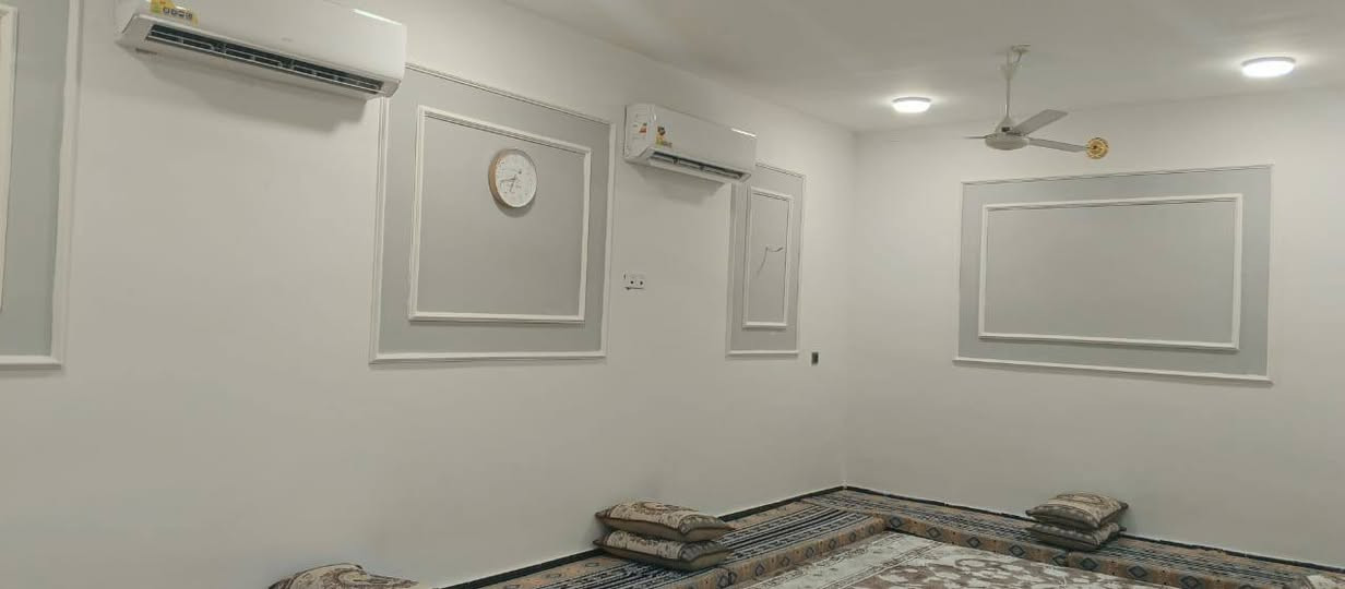 دار للبيع فلوجه حي الشهداء الثانيه 
قرب جامع التقوى مساحه الدار 300متر ركن عل شارعين 12*12..
البيت بناء90نظيف جاهز للسكن 
مرمم حديث ارظيه كاشي 
4غرف نوم صاله 
استقبال هول 
مطبخ صحياته نظيفه 
الصطح اشتايكر الطابقين
السعر 220بيه مجال بسمي تحويل مظمون.. الاتصال ***********
