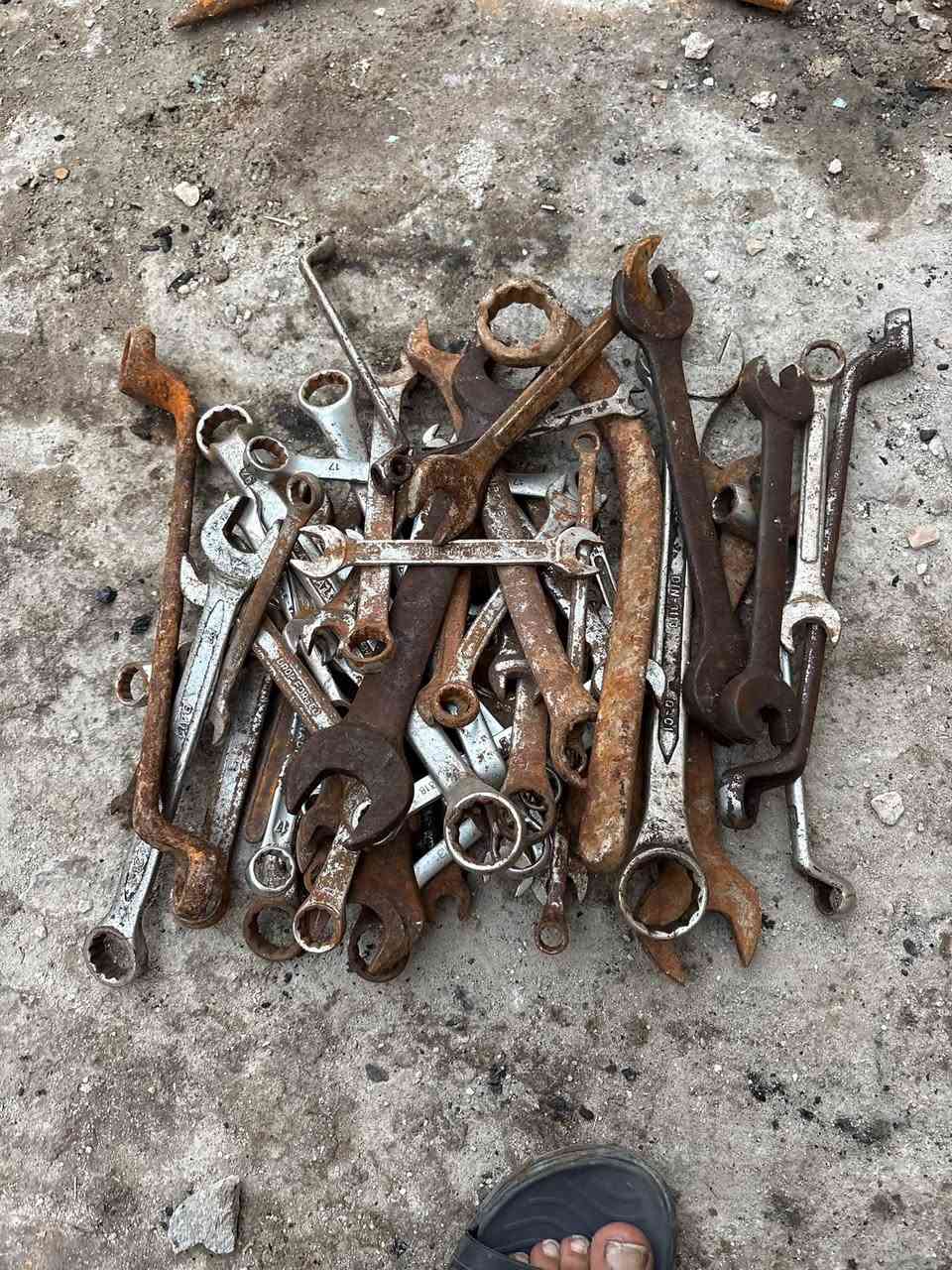 عدة • ٣٠٠قطعة • بغداد