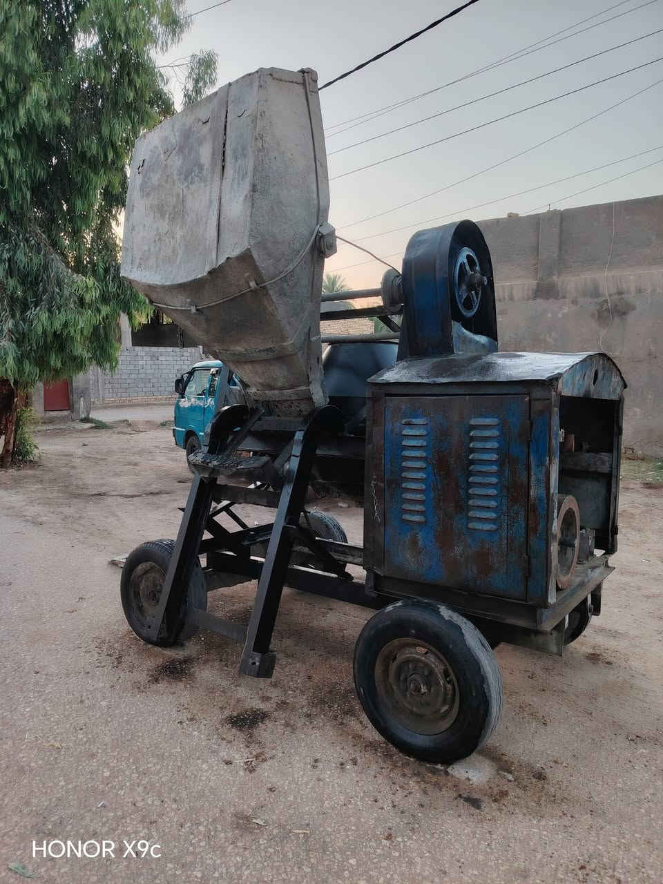 سلام عليكم خباطه للبيع لبناني فول نضافه بس الكيلا شويه عوزه تلحضات لحيم ولباقي كلا درجا اولا مكاني بابل  هاذه رقمي، ***********

نص مكتوب في الصور:
- HONOR X9c