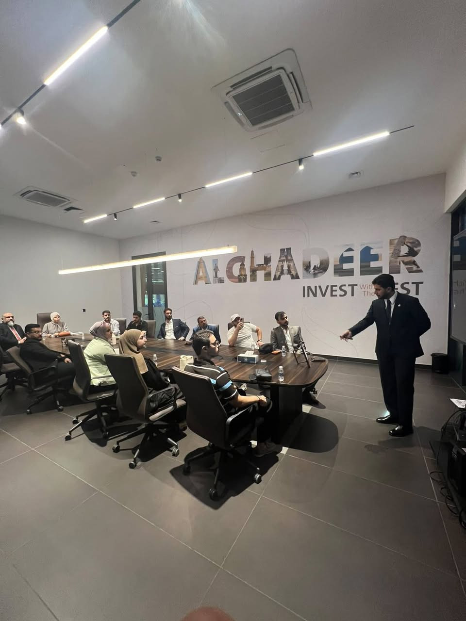 🏢خلال البرنامج التدريبي لفريق شركة حلم بغداد للاستثمار العقاري المتخصص في تسويق مجمع البدور الطرح الجديد زون إيليت 
🏡الطرح الجديد يتضمن مساحات مختلفة 216م و240 م و250 م و300 م
🏙وايضاً بنايات عمودية شقق غرفة وغرفتين وثلاث غرف بمقدم ‎%‎15 وجدول سداد مرن لخمسة سنوات 

🔖الفريق يقدم افضل الإستشارات العقارية ومتابعة أنية للطلب العقاري 

☎️لتفاصيل اكثر وتسجيل الاهتمام :
*********** واتساب
د.اسامة المشهداني

نص مكتوب في الصور:
- انتهز الفرصة وسارع بالحجز بالطرح الجديد لمجمع البدور السكني بيوت وفلل بالزون الجديد إيليت بمساحات مختلفة 216 م - 240 م - 300 م - 400 م جدول سداد مرن لخمسة سنوات بدون فائدة بمقدم 15% لتسجيل الاهتمام: ***********