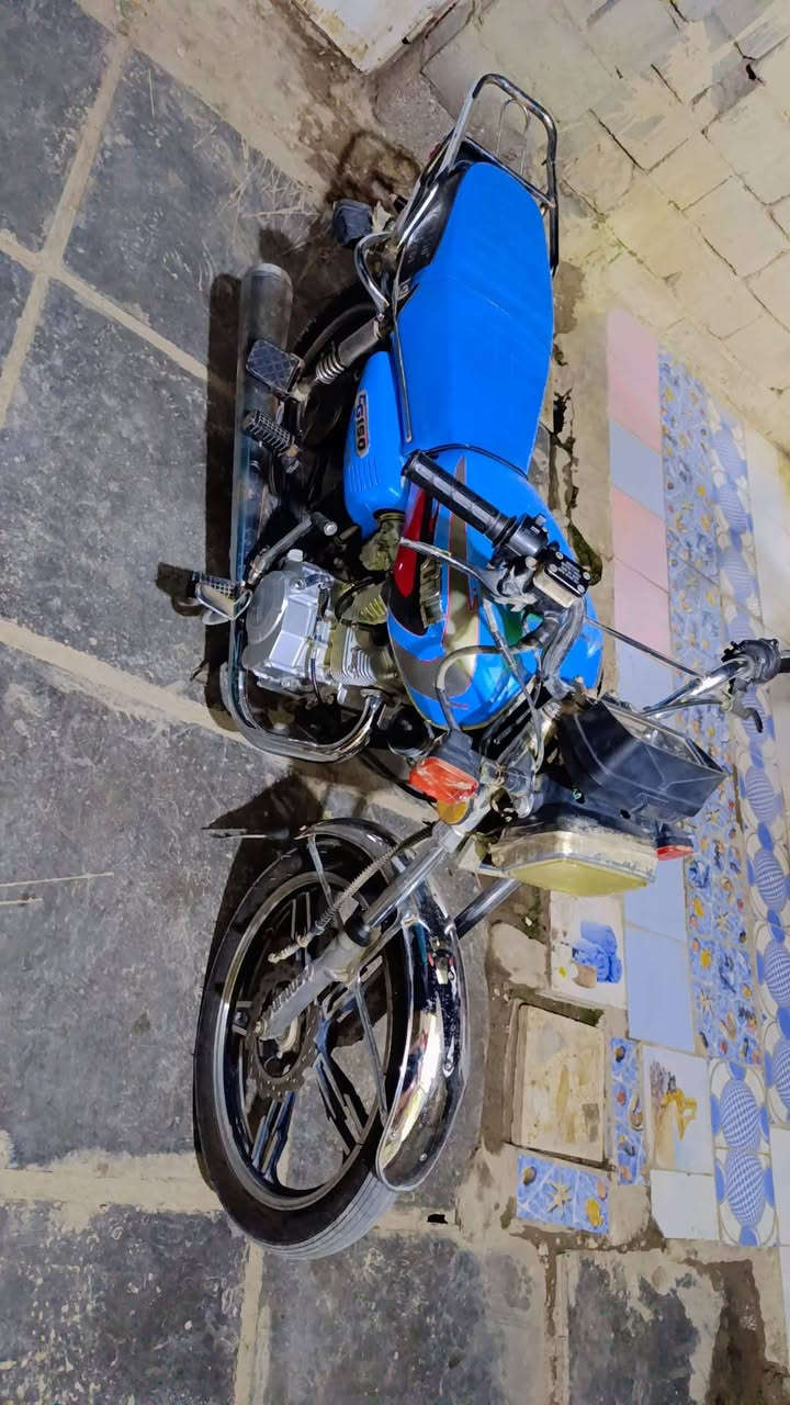 دراجه سيفان رايده إمراوس إبستوته حته لو أنطي فرق والي يريد يشتريه
سعره ٧٥٠ دراجه أوراق مديل ٢٠٢٢ والمحرك مديل ٢٠٢٤ أصلي 
عنواني شطره قرب مستشفى الامل رقمي ***********
