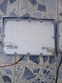 بلاجكتورات شغالات للبيع الضوء ابيض عدد 2  الاول 200w  والثاني 150w سعر...