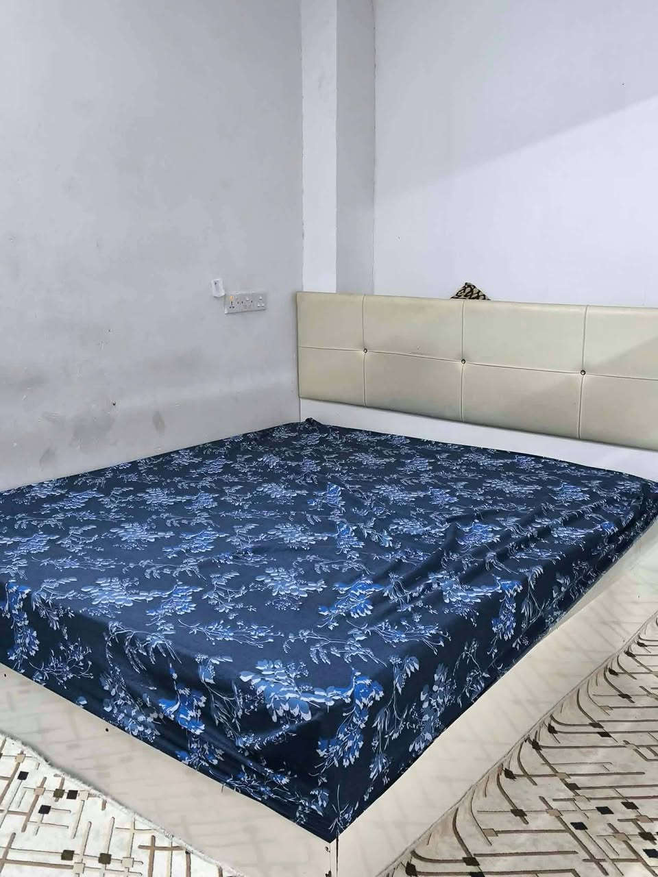 طقم ٥ قطع • بمخدات • مقاس مناسب