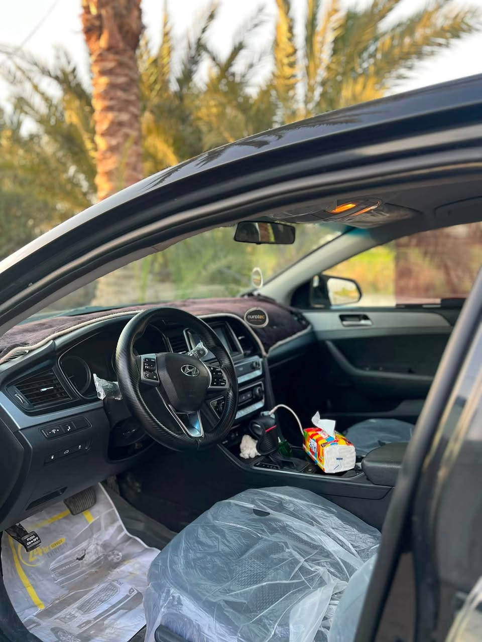 السلام عليكم 
سوناتا للبيع وارد امريكي موديل 2019حادثها باب وجاملق اليمين مصبوقات ممبدلات السياره بأسمي محركها GTiرافع بيع كازكيت على مود الادوانز والدهن متعهد بيها كير محرك خير من الله السياره حداديه وتخم تاير جدد 
للاستفسار واتساب ***********
السعر 120قابل للتفاوض
