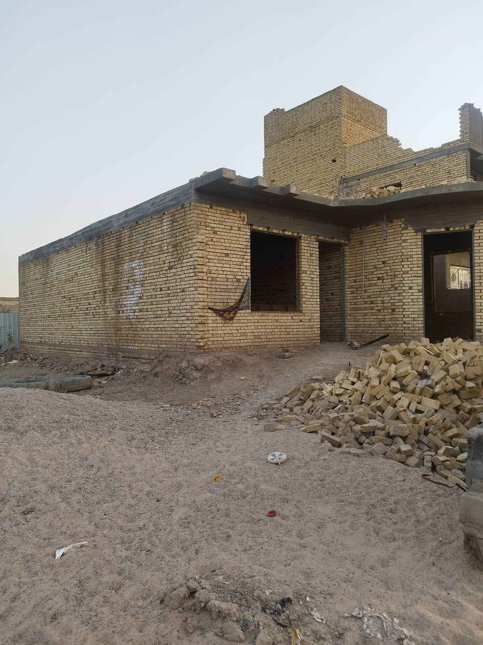 السلام عليكم بيت 250 متر للبيع منطقه الطليعه الثانيه قرب مدرسه الاماميه السعر مناسب هيكل ***********
