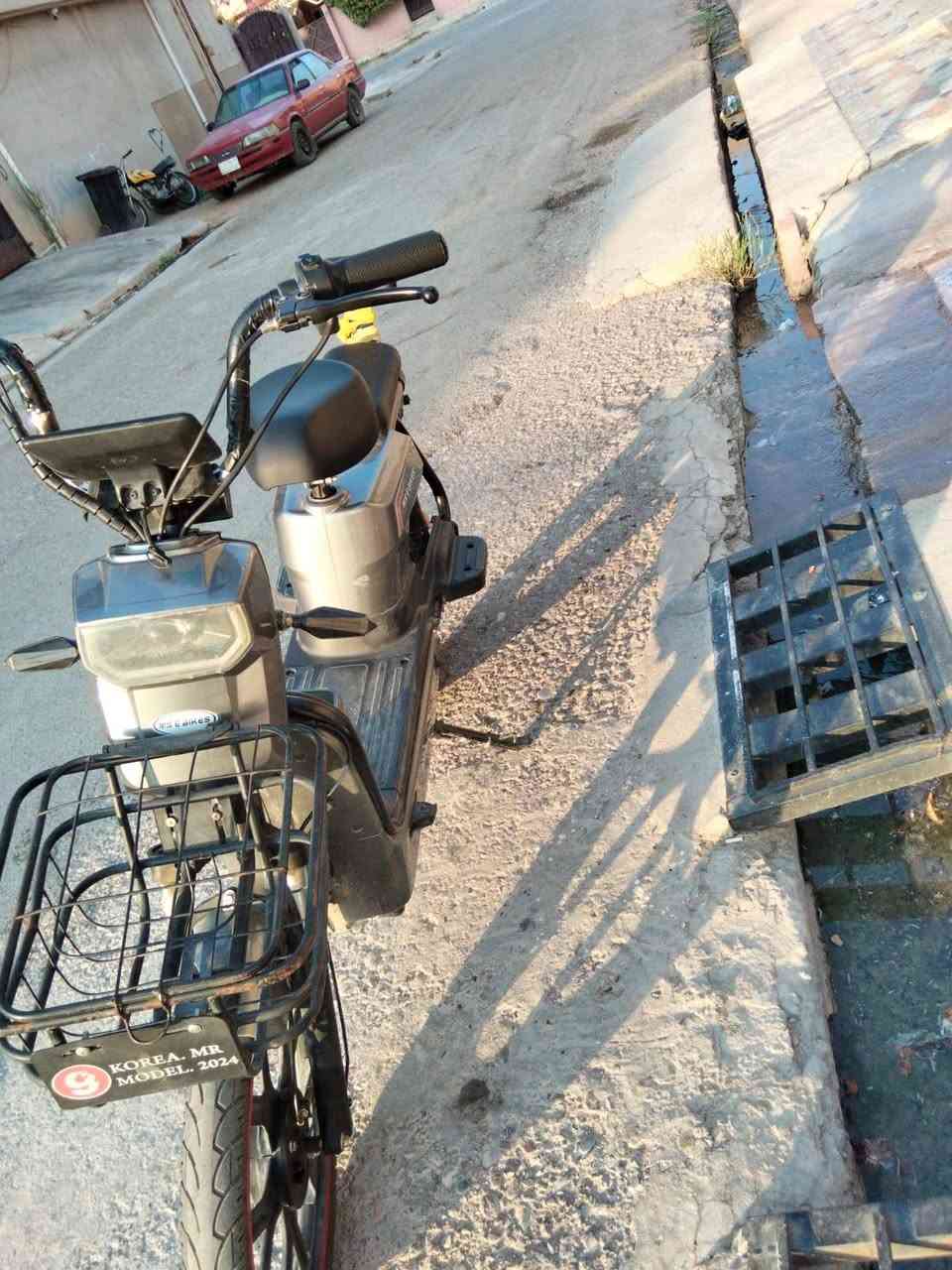 دراجه شحن البيع السعر دراجه 200الف بي مجال العنوان كركوك حي الواسطي قرب حسنيه زهراء  شر يتصل على هذا الرقم ***********
