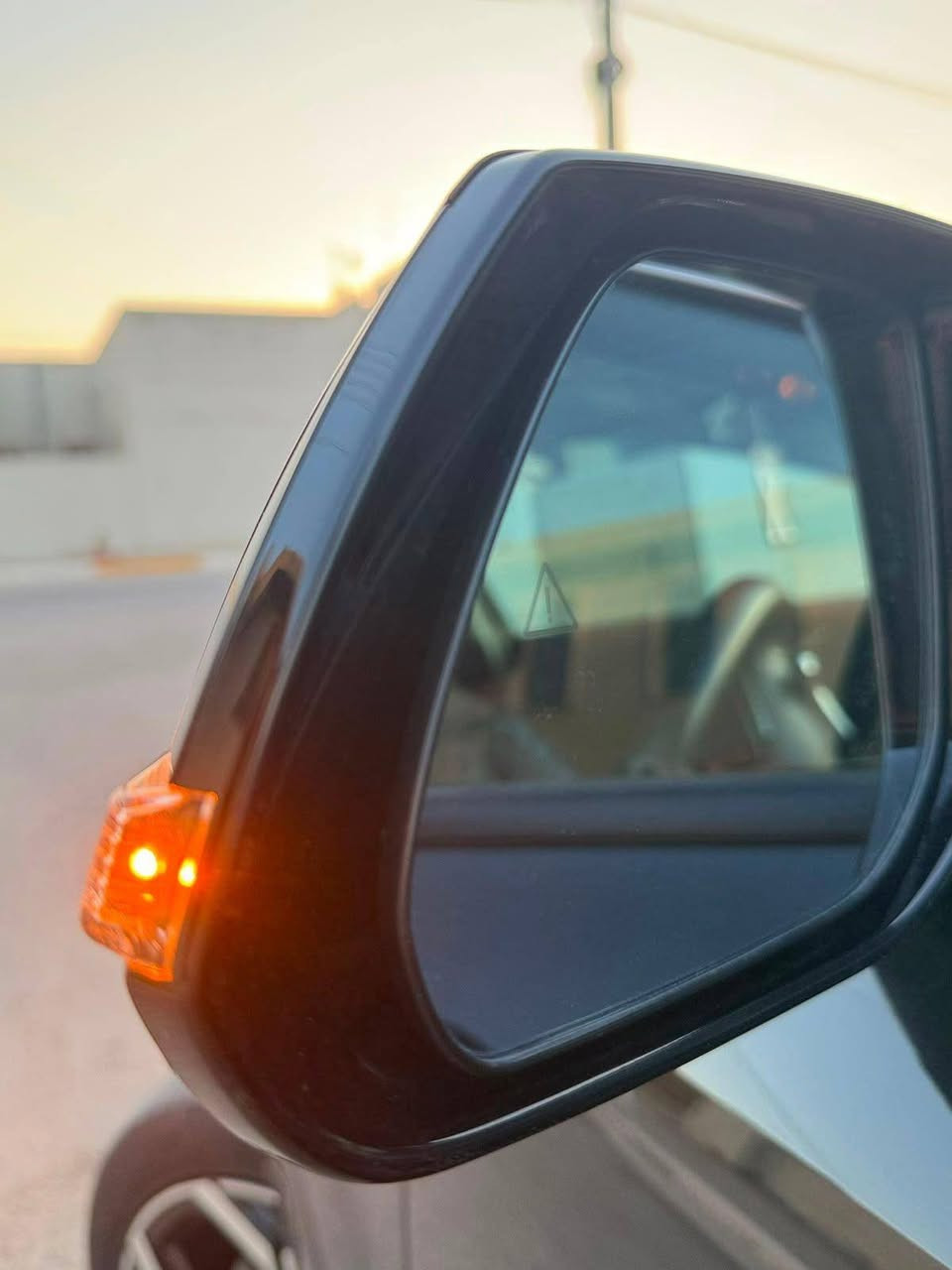 السلام عليكم 🙋🙋‍♂️
كيا نيرو هايبرد موديل 2023 بيع او مراوس

اذا تريد سيارة SUV كورية عائلية تجمع بين الفخامة و الأقتصاد ( تفول مرة بالشهر ) وارد امريكي 

السياره خير من الله نظافه وبيها مواصفات بعد احلا

ماشيه٤٢الف كيلو

 المواصفات 

بصمه

اشاير بالمري 

كشنات جلد و مخمل 

ترحيب دخول 

.نظام ايكو وسبورت قياده

• بطارية ليثيوم

• شاشة كبيرة

• كاميرا خلفية

• حساسات خلفية 

• كراسي تدفئة

 .اتو هولد

رادار امامي

• مانع تصادم

• محدد مسار

• تصحيح مسار

• مثبت سرعة

• مانع انزلاق

• بصمة تشغيل

• بصمة أبواب

كشنات جلد

• مري رادار

• نقطة عمياء

• شاحن وايرلس 

شاحنة بالكشانات 

• شاشة اعطال

• عداد ديجيتال

• اضوية امامية زنون LED

• اضوية خلفية LED

• كشافات زنون LED

• حساسات إضاءة

• إنارة تلقائية Auto

• نظام صوتي مميز Harmon kardon

• أوامر صوتية

• حساسات اصطدام

• حساسات مطر

• حساسات دخول الإنفاق

• حساسات ضغط هواء الإطارات

‏• GPS

شفتات بلستيرن

تبريد قطعتين

قياده ذاتيه عل الطريق 

تشغيل عن بعد 

• بلوتوث

فتحه سقف 

تبريد قطعتين

• مدخل USB + AUX

وبيها بعد مواصفات خير من الله 

سعر السياره١٤٠وبيها مجال

الاستفسار على  الرقم***********

واتساب ماسنجر  مكاني بغداد 

صور امريكا موجوده
