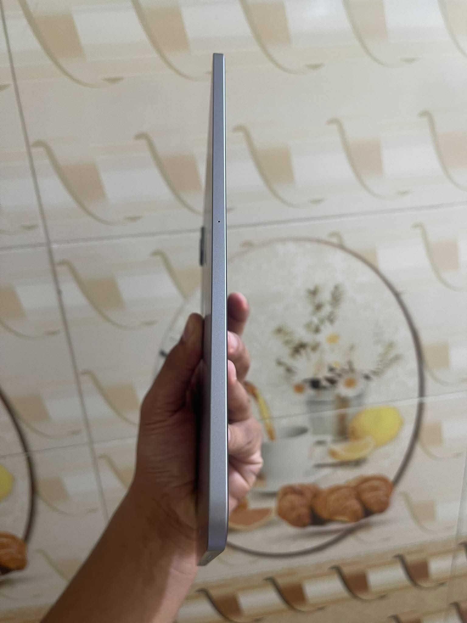 البيع ايباد11بروm2 شخط مابي ذاكرته 128بطاريه91
