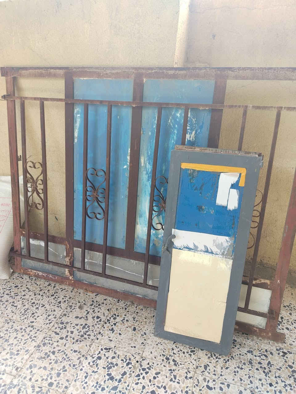 شباك • نظيف