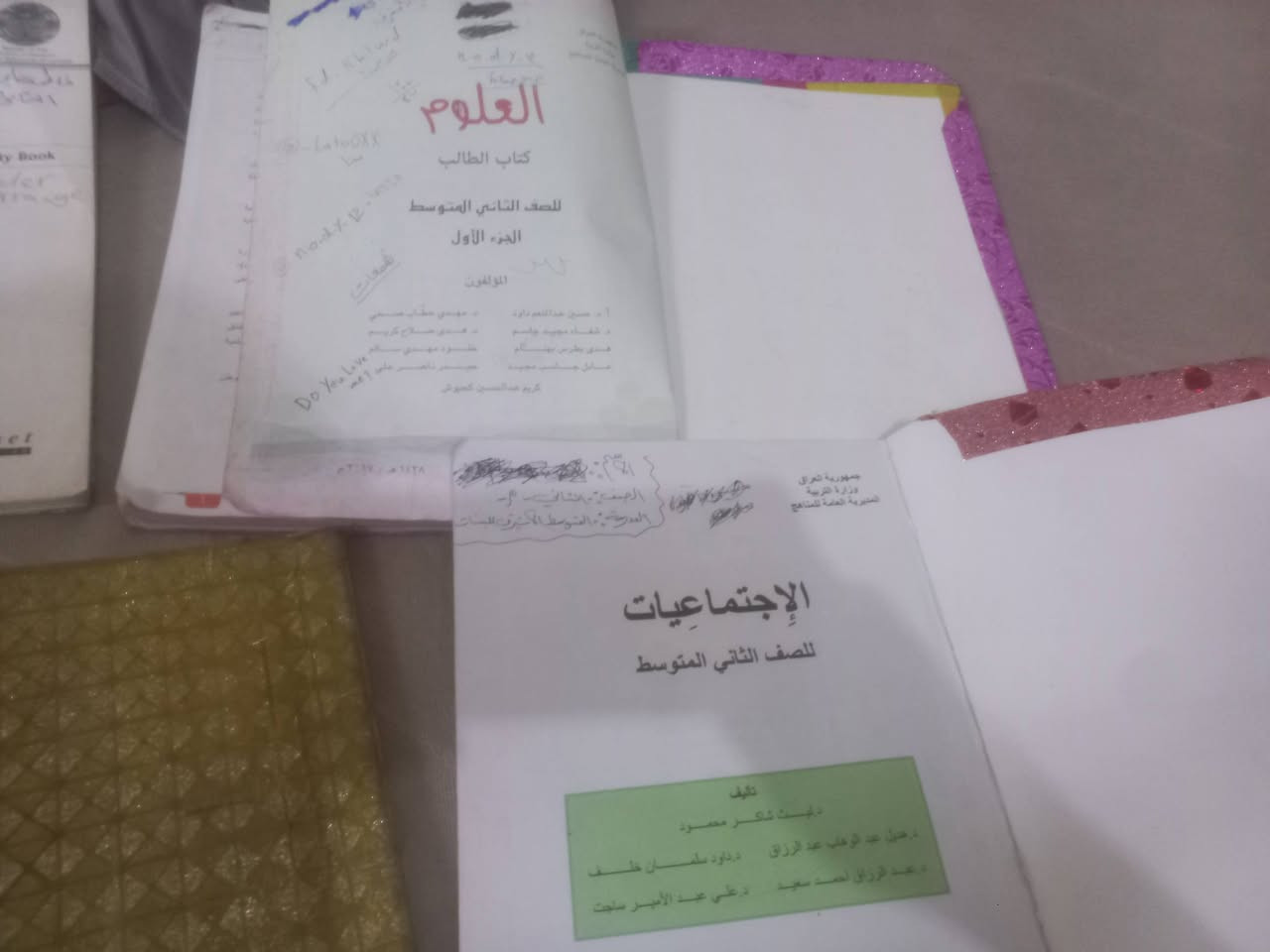 سلام عليكم هاي كتب البيع صف ثاني متوسط الي يحتاجهن يتصل عليه مكاني بغداد البلديات تقاطع الكهرباء تصل ***********
