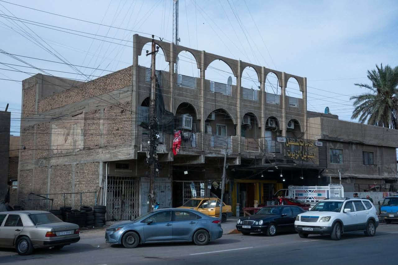 عمارة تجارية • حي اور • ٣٢٠م
