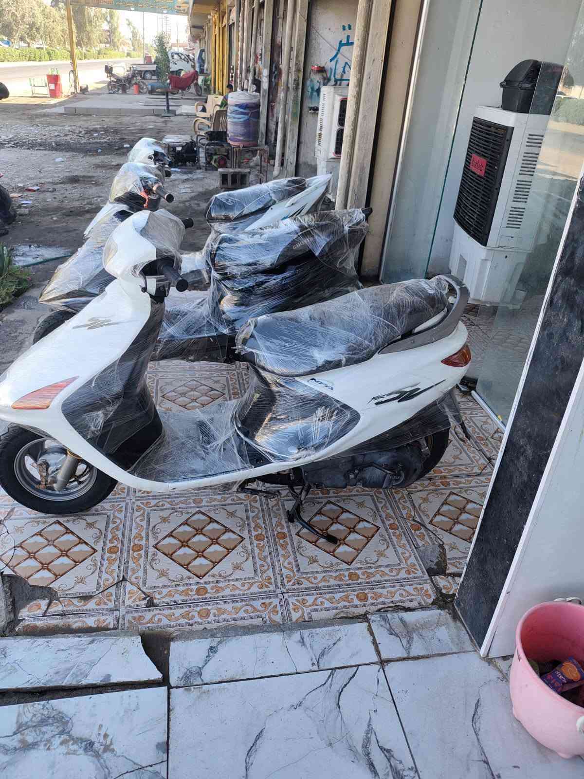 يالله السلام عليكم للبيع دراجات حاويه ماكس عدله ماكس مضلع وفراشه كرستال حاويه سعر الماكس 750 وسعر الفراشه 550 كله رمبه العنوان بابل محاويل مقابيل كراج المحاويل عشارع العام الشراي يتصل ويشلع عيوني الرقم *********** بي وتساب
