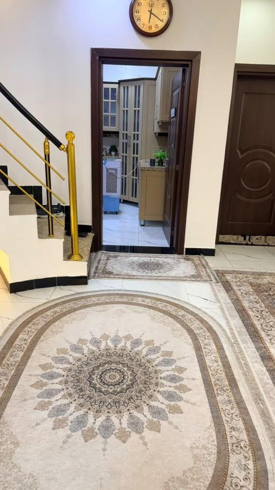 بيت للبيع المساحة ٢٤٠ بمجمع الرواد اي نقص مابي كامل التصليحات ومبدلين كلشي بي وتعبانين علي هواي للاستفسار الاتصال على الرقم ‭***********‬
