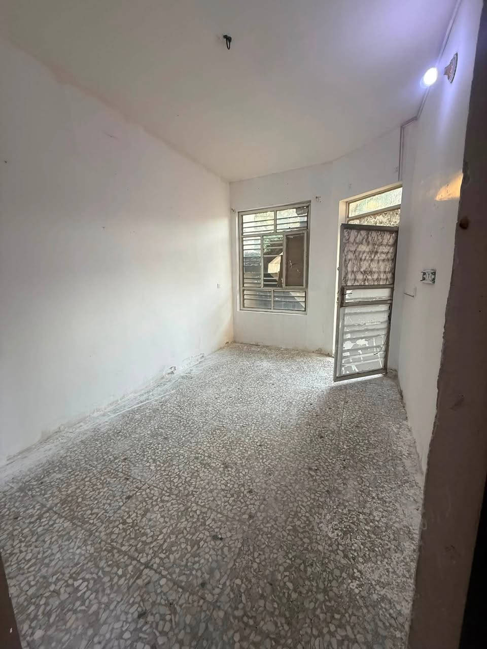 السلام عليكم بيت الايجار غرفه نوم واستبقال ومطبخ يجار 300 ابو دشير شارع الضغط بشارع اسواق بيت جدو 
***********
