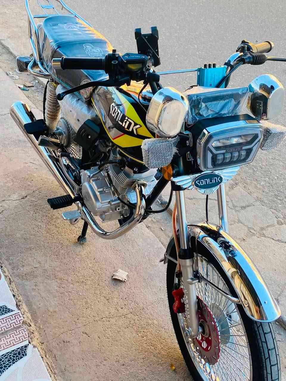 السلام عليكم تايكر مديل ٢٥ نازله ب شهر ١٢ دراجه كفاله عامه ب ٧٢٥ وبيهه مجال ديالى قرب صيطره الغالبيه مو تجيني خاص تكلي صورههه وبيش رايدهه هياته كدامك ولميعجبه سعر يعبر لمنشور ترا اسمعه كلام محلو ***********
