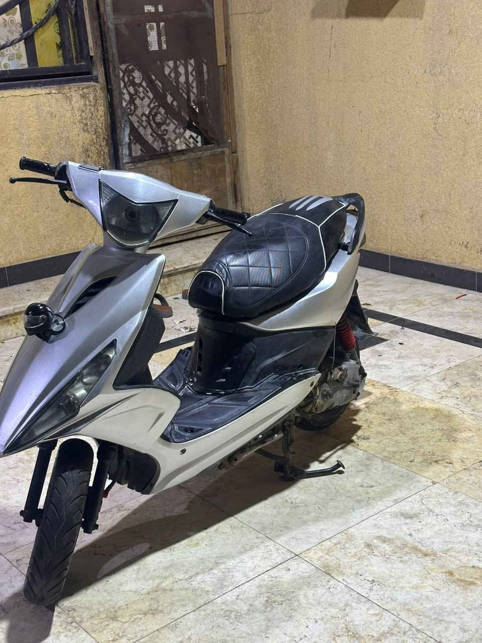 سلام عليكم ماكس مضلع حلوه وجديده شوف عين نضيفه بلاديه مكينه  حلوه نعومه دراجه شغاله كهربائيات كلها شغاله  سعر 650 وبيه مجال ***********
