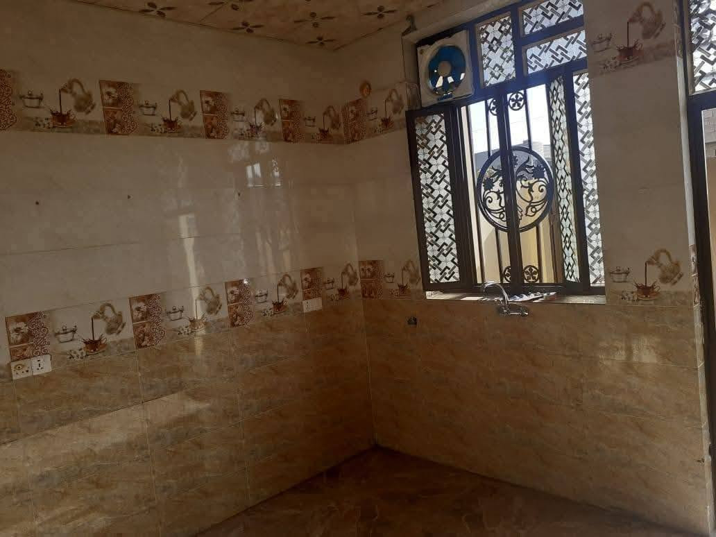 ألسلام عليكم
مشتمل للبيع طابو صرف بأسمي 

 ألمساحه  100 متر (   وجه 7 وربع    )   (  نزال  14  ) 
بناء طابوق شارع 10 متر يحتوي على ألطابق ألأرضي  (  أستقبال  / مطبخ  / صاله  / حمام  / منور  / غرفة نوم  ) 

 ( ألطابق ألثاني يحتوي على ( غرفة نوم سويت  /  غرفة نوم صغيره  )  

العنوان شارع أبو ألنسور حي ألأمين مقاطعه 17 خلف أسواق ألمصطفى  بالقرب من ثانوية ألروانق 

ألسعر  (  80  )  وبي مجال قليل

 للأستفسار  ألأتصال على صاحب ألعقار  

(  ***********  ) 
(  ***********  )  أبو حسام
