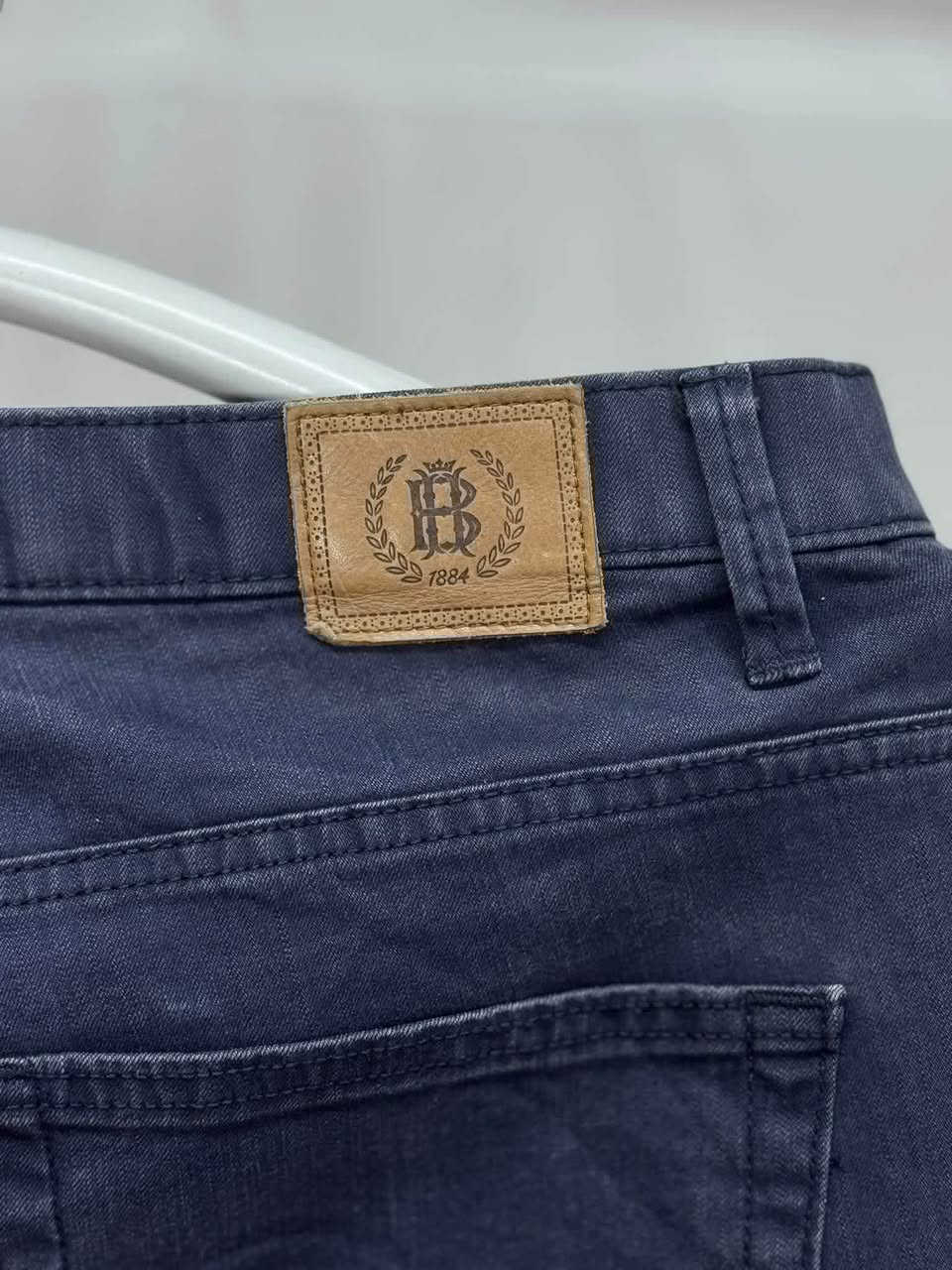 بنطرون ( مارك سبنسر )سوبر كريم 
قياس.  36
طوال 110  
ألون اسود كاحت
النظافه 💯/💯  

يوجد توصيل 🚚 (بغداد -محافظات )
☎️رقم الهاتف :***********

للحجز -دايركت
