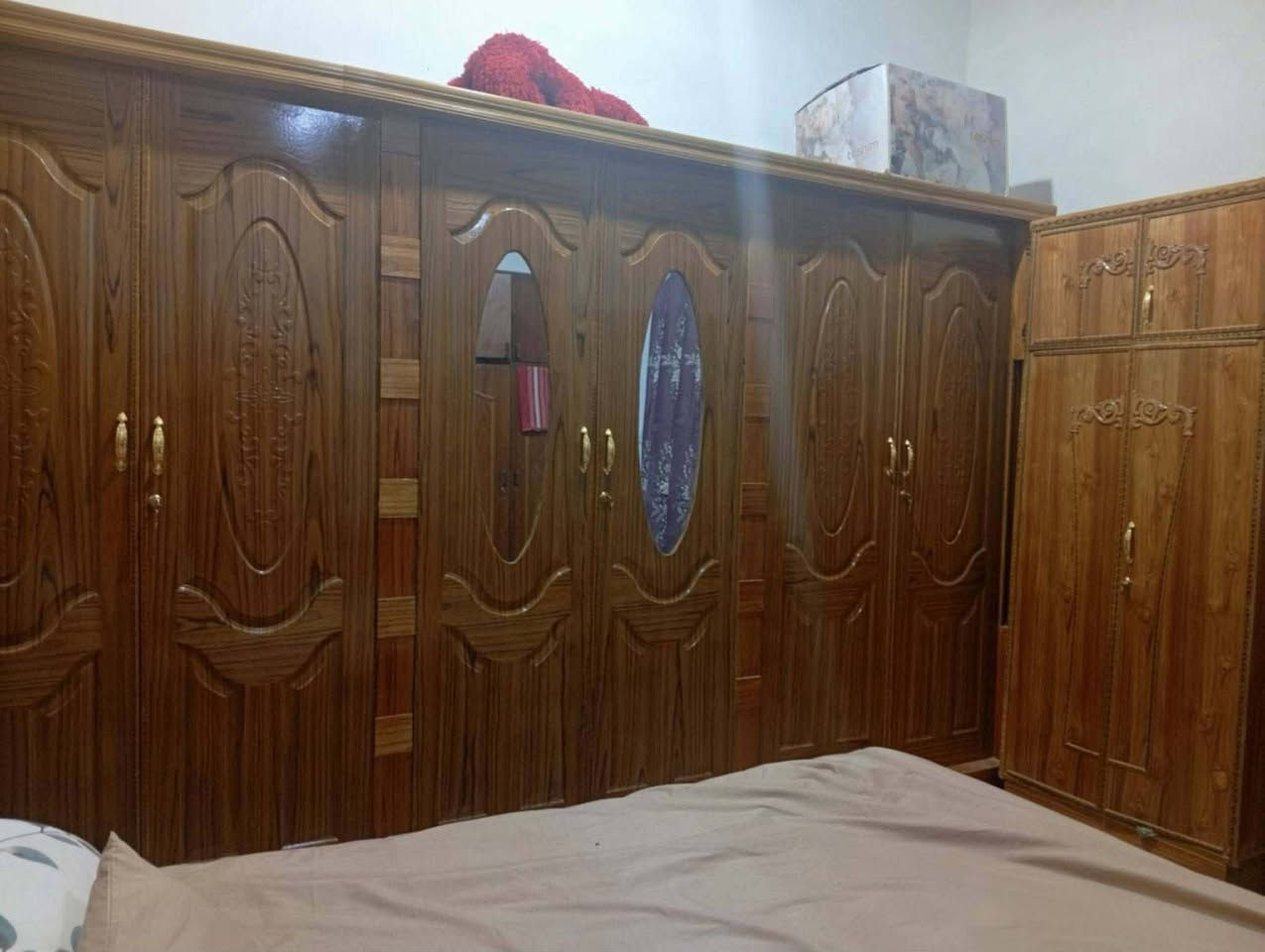 غرفه اخشاب • نضيفه • قابل للتفاوض