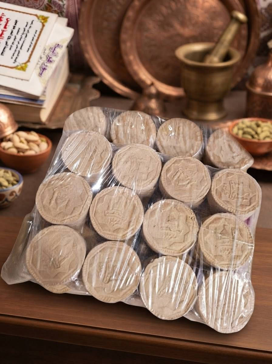 الي موصينا على تربه
وصلتنا كميه مفتوحة هديته الف

نص مكتوب في الصور:
- بركة كربلاء في يدك
- تربة الإمام الحسين عليه السلام
- 40 قطعة
- تربة كربلاء المقدسة أصلية ومباركة من أرض الطفوف عبوة خاصة (٣٠ قطعة) سعر خاص الآن للطلب والتوصيل: تواصل معنا عبر الواتساب [رقم وهمي] متجر الإمام للحسين
- اطلب الآن - الكمية محدودة