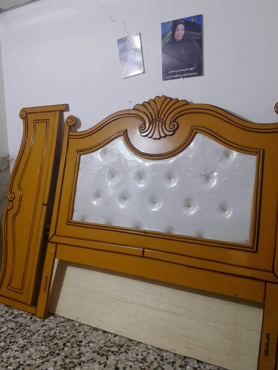 سلام عليكم غرفه تفصال  صاج عراقيه   8 قطع لبيع نضيفه بعده ما مستغدمه سعره 900 وبيه مجال قليل مكاني بغداد لمعالف تصال *********** يوجد وتساب
