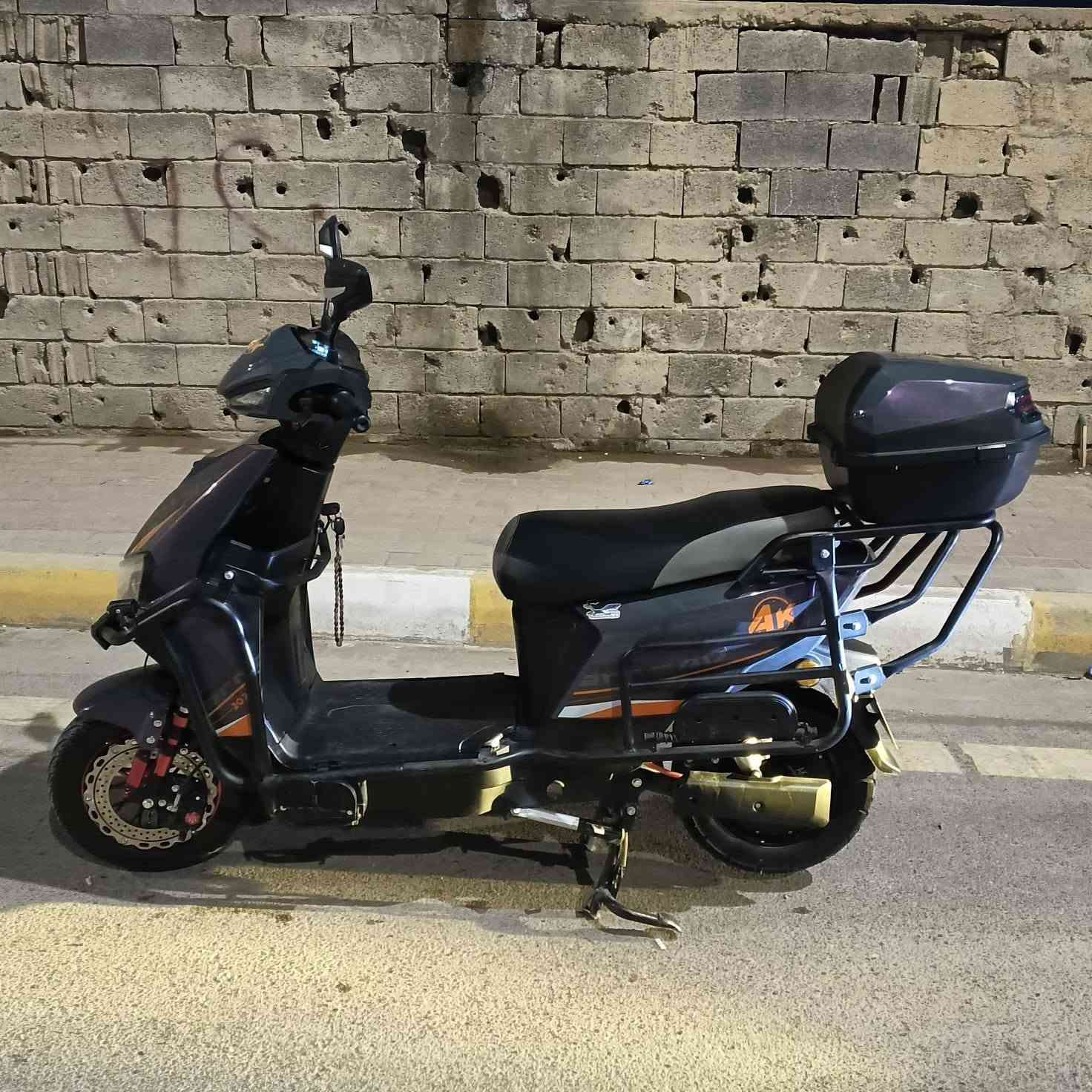 سلام عليكم  مطور شحن ست بطاريات نضافه خير من الله مكان الرمادي الورار رقم الهاتف ***********
