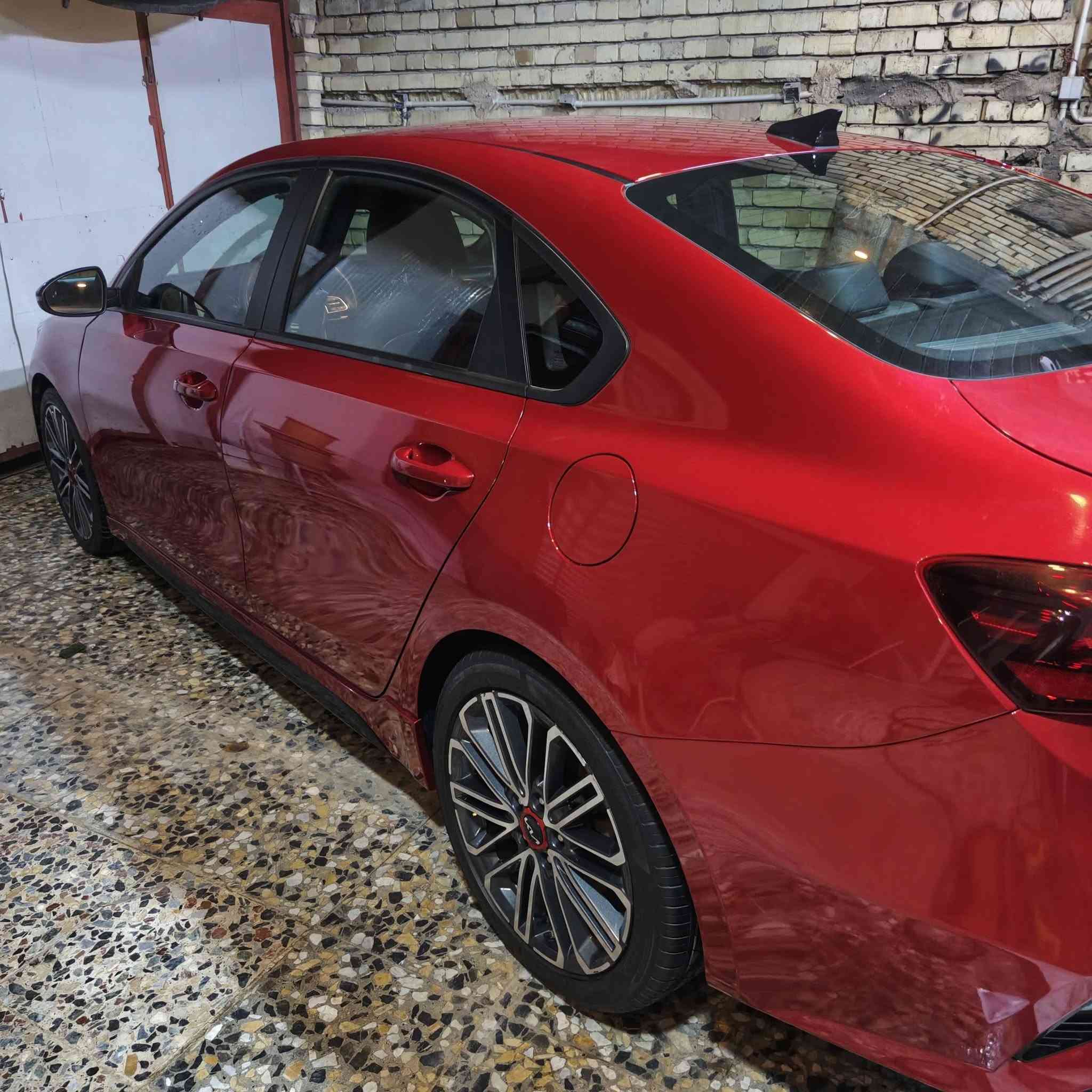 السلام عليكم
من رخصة الادمن 

كيا فورتي 24 GT وارد امريكي 

بدون ضرر فقط دعاميه اماميه بدون تبديل كما موضحه في الصوره

محرك 1600 تيربو

كير GDI دبل كلج الرياضي 7 سرعات

ماشية 18 الف

المواصفات 

بصمه عدد 2 + تشغيل عن بعد

رادارت جانبية

لد امامي خلفي

توقف امامي خلفي

سايد بريك دكمة

قيادة ذاتية

تحديد مسار

شاشا بل كار بلي

ثلاث وضعيات قيادة 
تبريد قطعتين

مرايه مانع ضوء

كشنات جلد عليها علامه GT

السعر 175 وبها مجال حك جيه

المكان الزعفرانية

رقم ***********
