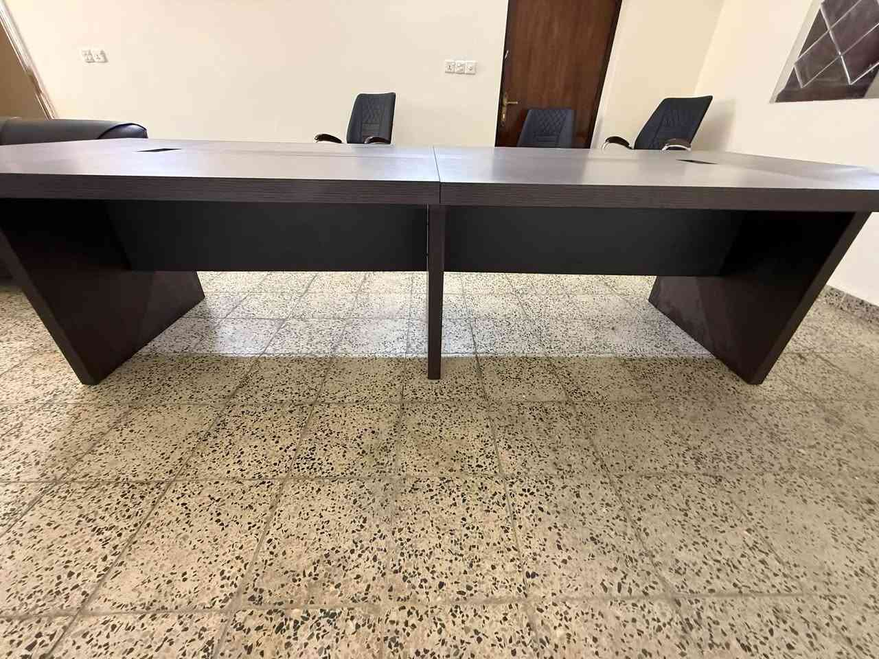 ميز اجتماعات • ٣م×١٫٢٥م • المنصور