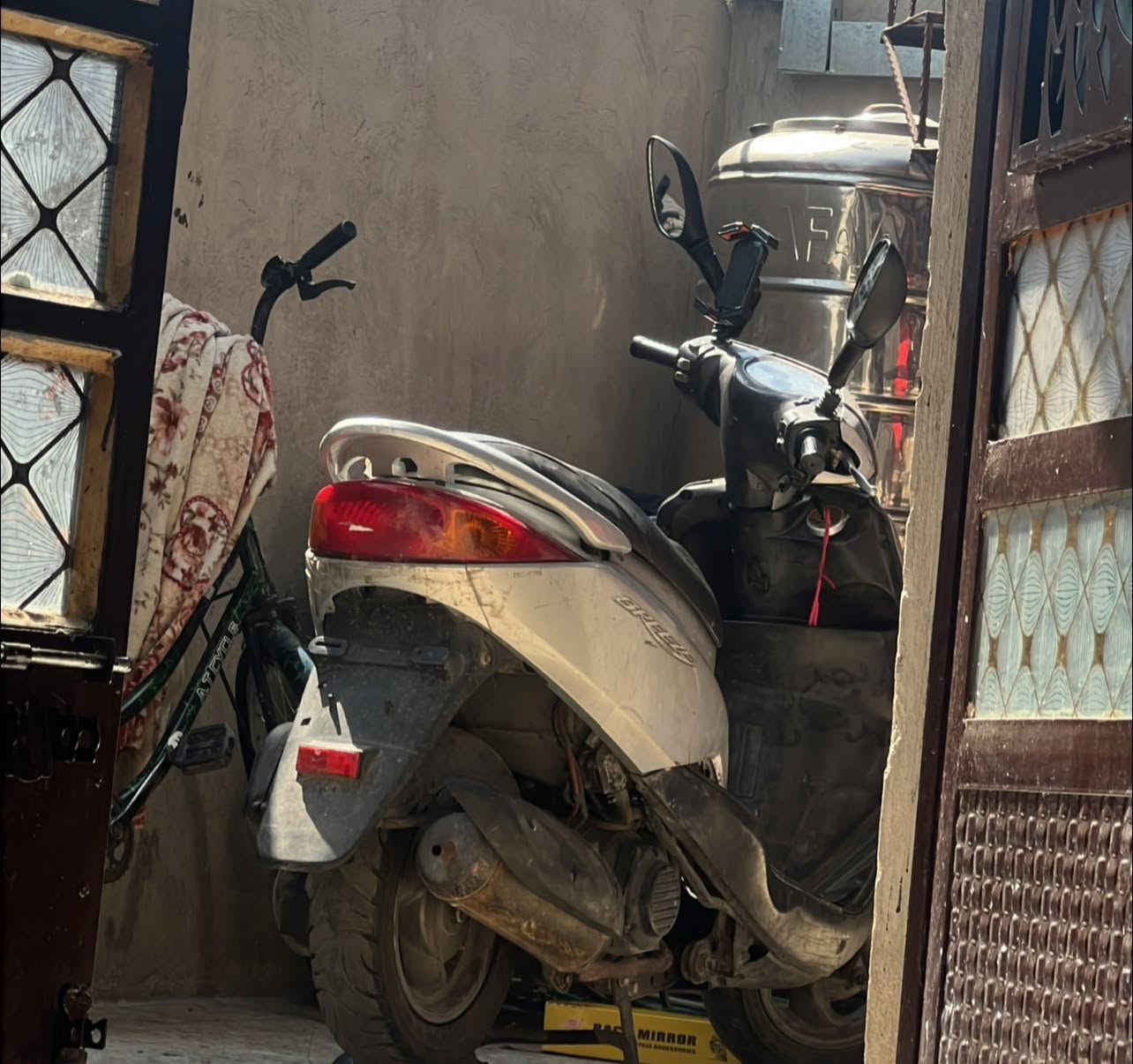 سلام عليكم دراجه بريز للبيع
دراجه حلوه مثل مشوفها بس بيها ضعف بل باتري وكابريتر تجاري  من شتريتها تجاري صارلها سنه بس بانزين ودهن والله المكينه ممفتوحه  كلشي شغل بيها شلعه معدل  دراجه حلوه السعر 450وبيها مجال 
رقم الهاتف :***********المكانً بغداد قريب ع سبع ابكار
