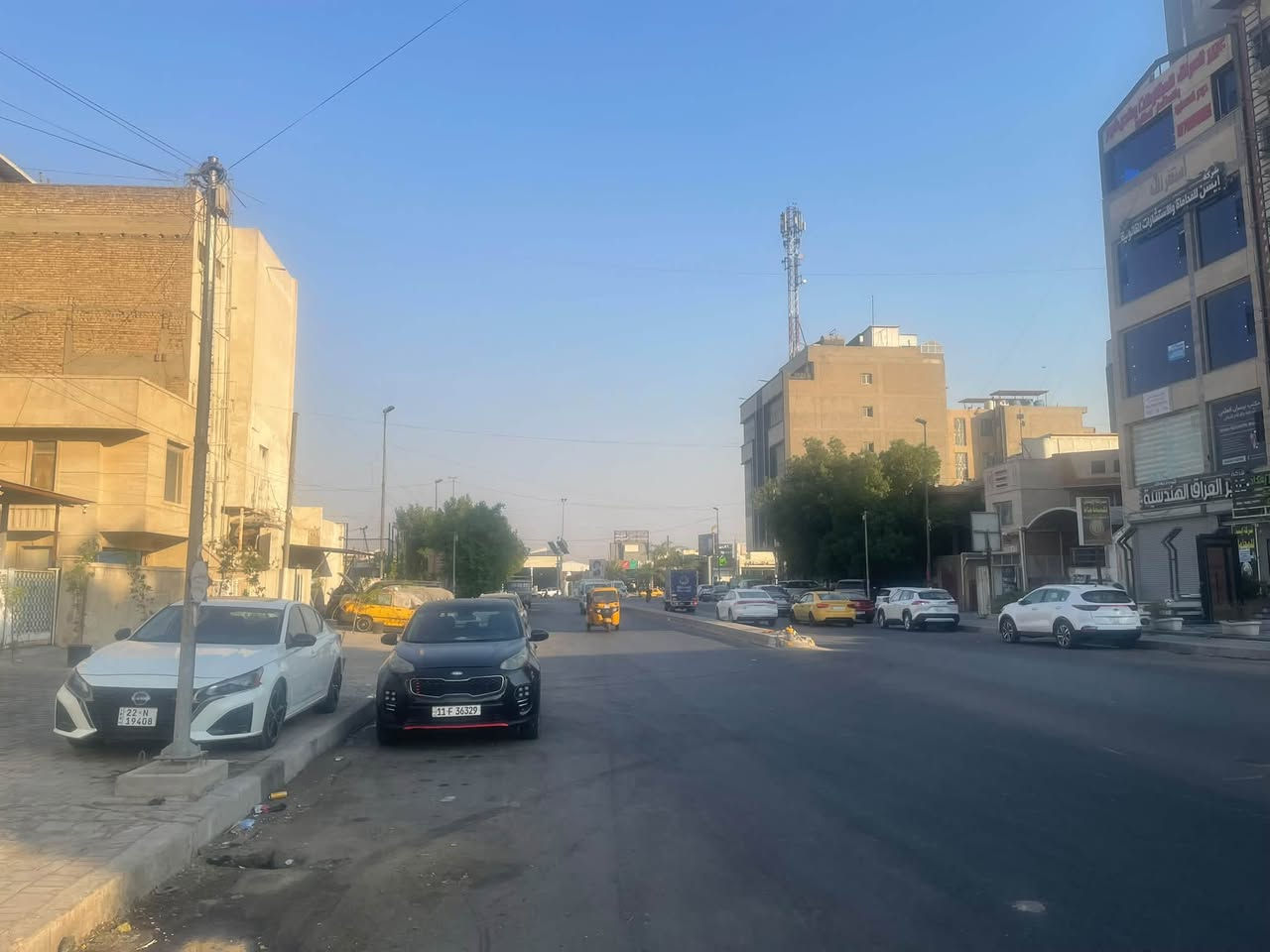 دار تجاري للايجار المساحه 200 متر يحتوي على كراج ومطبخ كبير واستقبال كبير بالوجهه وغرفتين نوم وخدمات والطابق الثاني ثلاث غرف نوم وخدمات الموقع شارع فلسطين العقاري محله 502 شارع مسرح الخيمه العريض مقابل الدكتور زكي نوح يؤجر شركة مذخر مخزن للاتصال *********** او *********** شركة الخيمه للعقار
