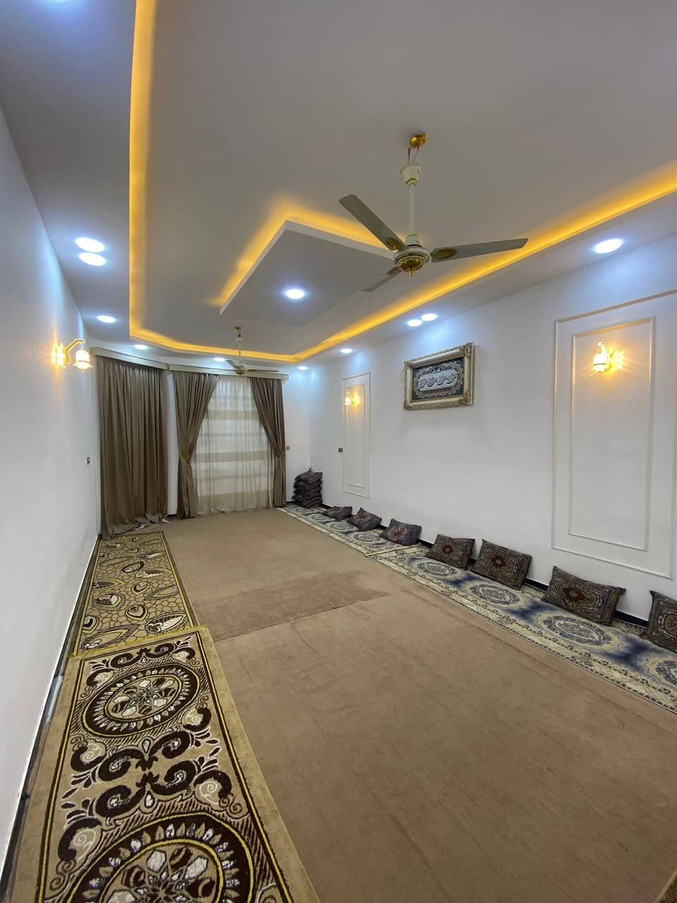 فرصة عقارية اجمل موقع ( طريق الزوار)      دار للبيع طابو زراعي قرار ٢٥ مساحة ٢٠٠ م٢ طابقين.
الطابق الارضي
1. استقبال
2. صالة
3. غرفة نوم
4. مطبخ
5. صحيات داخلية وخارجية
الطابق الاول :
1. غرف نوم عدد ٣
2. صحيات وحمام داخلي
3. سطح اول وسطح ثاني
الموقع : ملحق قرية الغدير 
طريق الزوار شارع الحولي قرب مجسر الشهداء يبعد عن الشارع العام ٨٠ متر عرض الشارع ١٥ متر 
للأستفسار الاتصال على الرقم ***********     وتتوفر خدمة واتساب.
