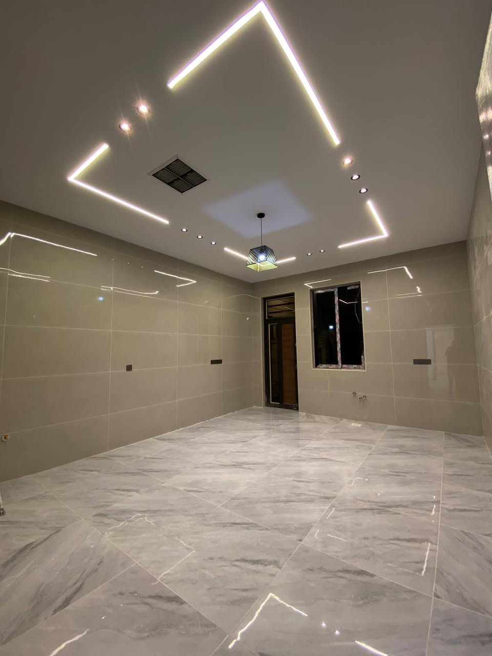 بسم الله دار 
🏡دار للبيع تكريت الديوم التصنيع
🏡 مساحه 190 مترغرف نوم 4 استقبال
🏡 مطبخ مجاميع صحية مناور حديقة 
🏡واجهه حجر حلان سحب مغربي 
🏡شارع 20 وكذالك حديقة 
🏡للاستفسار لاتصال على الارقام 
ليث الدليمي 
*********** اتصال+واتساب
*********** اتصال فقط
مكتب 🏢 ابو رداد 🏢
 وشركائه للوساطه العقاريه
