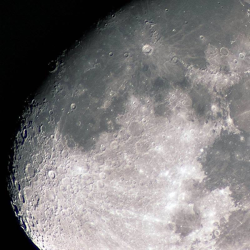 السلام عليكم 
تلسكوب Celestron AstroMaster 130EQ 
كامل ملحقات
 بالأضافة الى كاميرا فلكيه تنربط على الحاسبة وايضا على الهاتف 
+ Motor Drive جهاز توجيه تلقائي 
جميع الملحقات موضحه بالصور 
السعر ٤٠٠ الف 
***********
