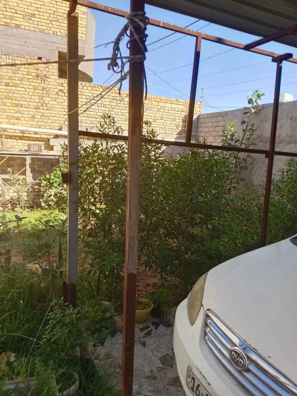 بيت اللبيع طابو زراعي المساحه ٣٠٠ متر حي الأمين شا رع الأولى بناء غرفتين وصاله مطبخ واستقبال كراج سياره حديقة تصال على رقم ***********
