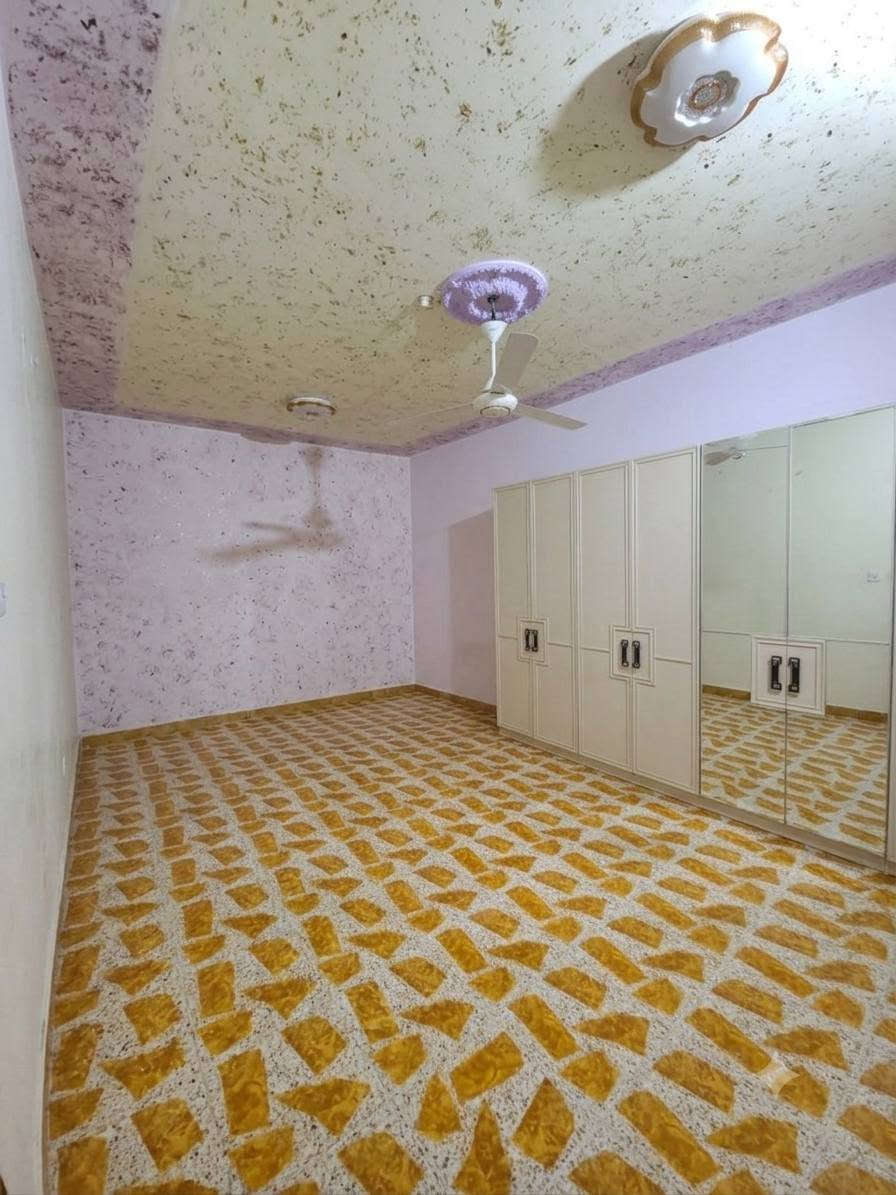 إعلان بيت للبيع
بيت طابقين نظيف وجاهز للسكن للبيع

​المساحة: 100 متر مربع

​البناء: سنة 2016 (بناء بحالة ممتازة)

​الموقع: داخل دربونه

​عدد الغرف: 3 غرف نوم واسعة

​المواصفات الإضافية:
​طابقين بتصميم عملي ومريح
​يحتوي على كافة الخدمات (ماء، كهرباء، مجاري)

​جاهز للسكن المباشر دون الحاجة لتعديلات

الطابق الثاني:غرفتين مع صاله واسعه

​للاستفسار عن السعر أو المعاينة، يرجى التواصل عبر الخاص أو الاتصال على الرقم: [***********]
الموقع الخالصه قرب تقاطع شحييم
