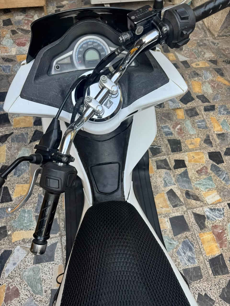 السلام عليكم شباب 
Pcx جيل ثاني جديده ومرتبه
كل نقص مابيهه 
مكاني بغداد الشعب 
***********
