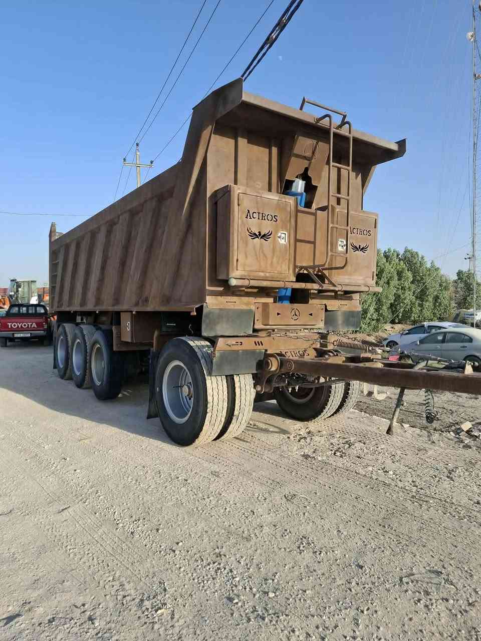 ابسم الله الرحمن الرحيم
السلام عليكم سياره للبيع موديل 97مربوطه ٣لوحات للستفسار
على رقم ***********
