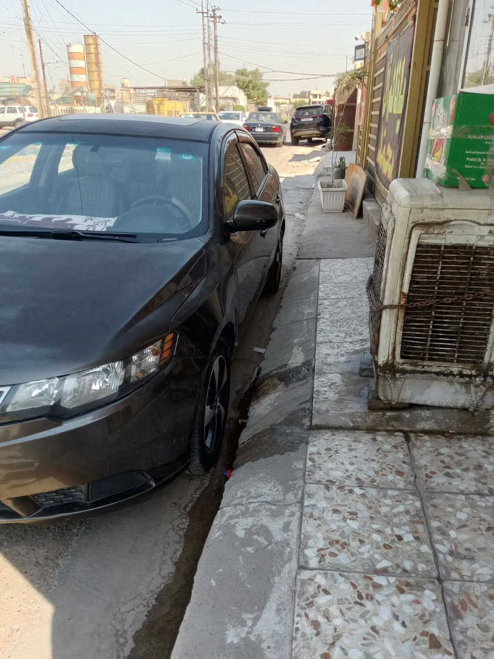 للبيع سيارة اوتماتيك تخم تاير ويل كب موديل ١٢فول موصفات ماعد البصمة تخم تاير ويل كب تبريد ثلج العنوان بغداد حي الرسالة السعر ٧٥$هاتف ***********
