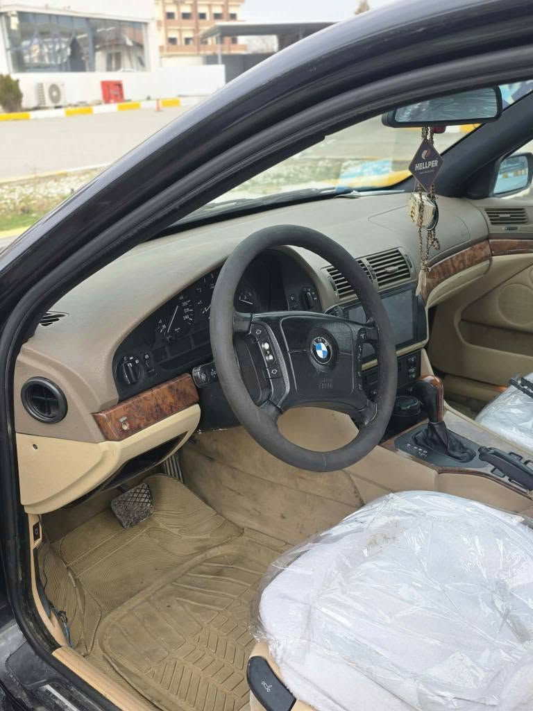بي إم دبليو 523 • موديل ٢٠٠٠ • شبابيك كهرباء
