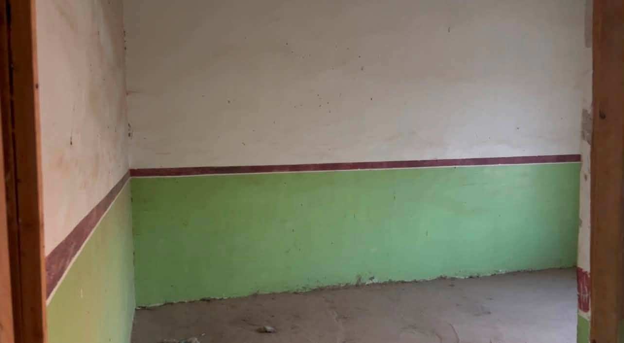سلام عليكم متوفر بيت للبيع  مبني كامل سقف سندويش غرفتين صاله استقبال مساحه 225 متر طريق الزوار عامود 972 
يم مطعم سيد وحيد ع شارع خلف الحسنيه مباشر منطقه سكنيه بل كامل حي البقيع مخدومه السعر 25 رقم الهاتف 
*********** عوزه ترميم بسيط جاهز السكن
