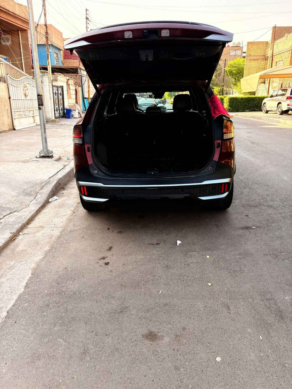 السلام عليكم سبورتج للبيع وراد امريكي حادث فقط صندوك الخلفي سياره فول مواصفات فء اكس لاين شاشه متصله كشنات تتفءه صندوك كهرباء مكان سياره بغداد طالبيه قرب مطعم حبايبنا رقم الهاتف *********** سعر 245 وبيه مجال للطبين
