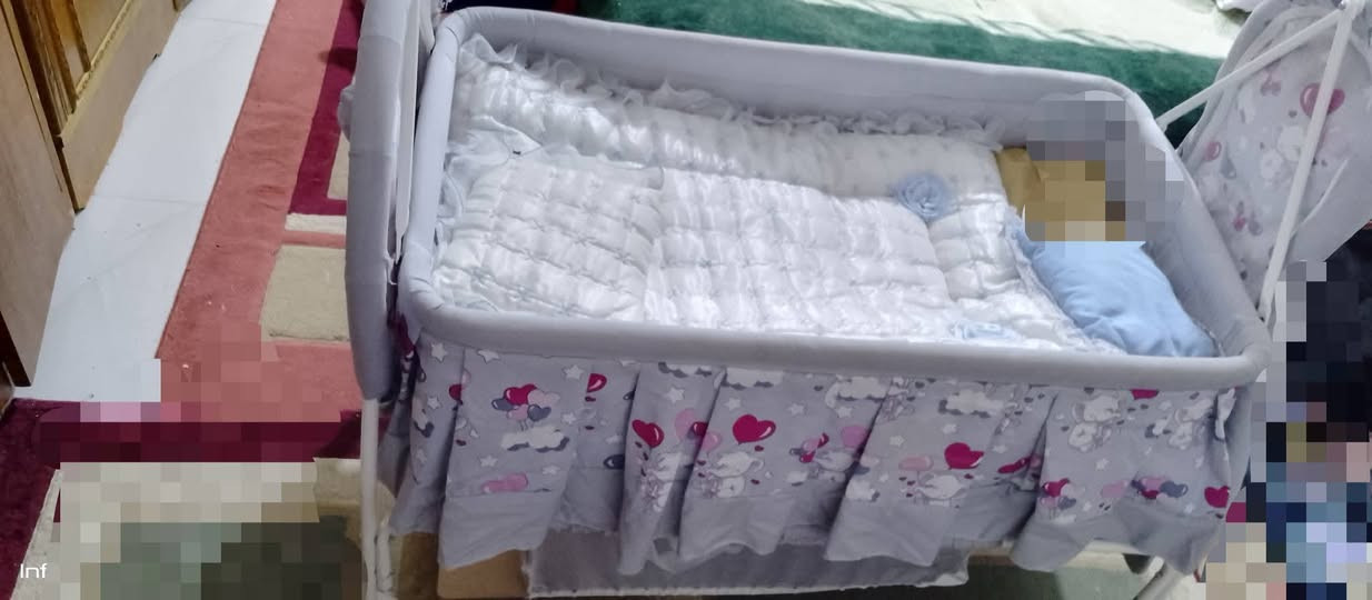 اغراض للبيع ..السرير ٤٠ والعربانة ٤٥ لان نضيفة ونوعية زينة  اسمهة ديلجان للاتصال ***********
