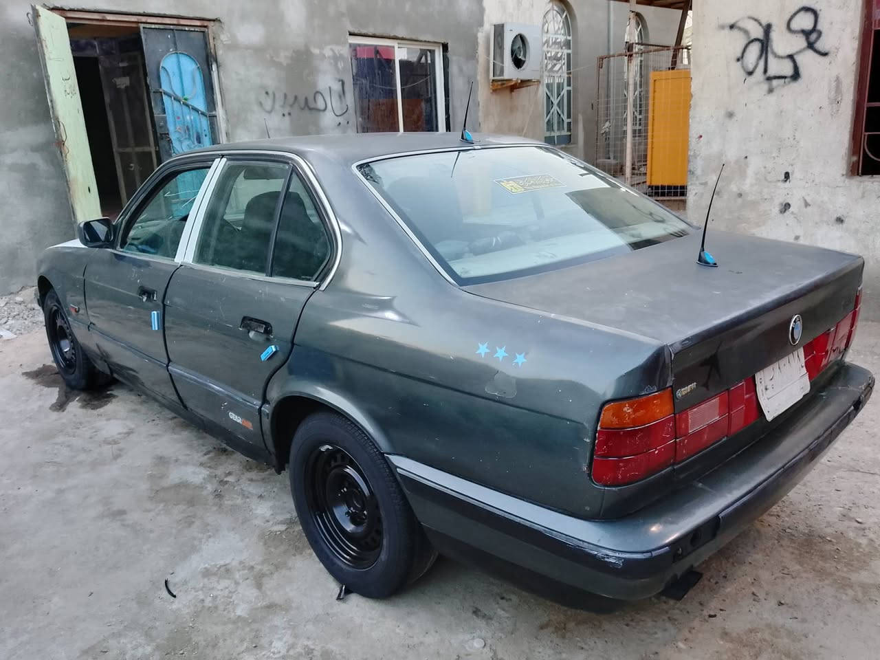بي ام 525iالسياره مديل2000اصل شرط تحويل لو وكاله سنويه2027 رقم بصره مشروع وطني كير نضيف محرك نص عمر مفتوح حداده حلوه باور عاطل طخم تاير كهربايات شغاله السعر 30وبيها مجال قليل المكان بصره الدير***********
