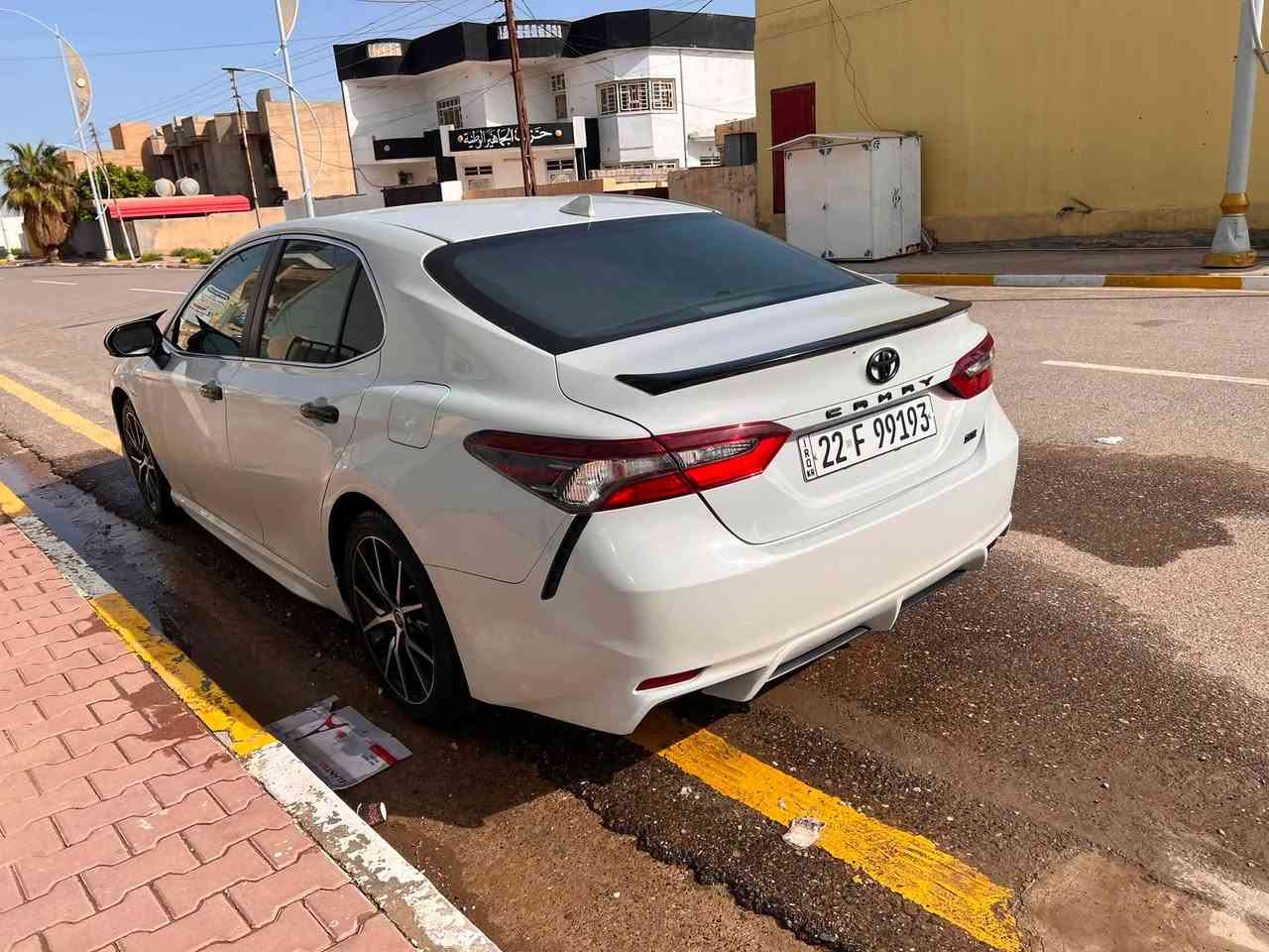 السلام عليكم للبيع كامري موديلse22 بلاص فول عدا الفتحه اللون سموك بسمي شرط التحويل سنويه وهزه جديده ماشيه 76 كيلو السعر 200$ الرقم ***********
