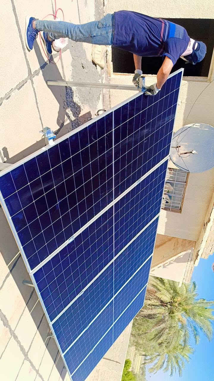 مكتب ضوء القمر للطاقه الشمسيه ☀️ استثمر في طاقة مستدامة وآمنة مع الماركة العالمية Felicity Solar! ☀️  
​هل تبحث عن حل دائم لارتفاع فواتير الكهرباء وانقطاع التيار المتكرر؟ نقدم لك أنظمة الطاقة الشمسية المتكاملة من Felicity Solar، العلامة الرائدة عالمياً في تصنيع معدات وحلول الطاقة الذكية للمنازل والمؤسسات.  
​🔹 1. بطاريات الليثيوم الحديثة (Felicity LiFePO4)
​تتميز بتكنولوجيا فوسفات حديد الليثيوم الآمنة وعالية الأداء:  
​🔋 سلسلة FLB / FLA / LPBF: دورة حياة طويلة تتجاوز 6000 دورة تفريغ (عمر افتراضي 10-15 سنة).
​🔋 أمان مرتفع: نظام حماية ذكي مدمج (BMS) لحماية البطارية من زيادة الحمل أو ارتفاع الحرارة.
​🔋 تصميم عصري: شاشات لمس تعرض حالة الشحن والسعة بدقة مع إمكانية التوسع والتوازي بسهولة.  
​🔹 2. المحولات الذكية والهجينة (Felicity Inverters)
​قلب المنظومة النابض بأعلى قدرة على تحويل وإدارة الطاقة:
​⚡ سلسلة IVGM / IVEM / IVAM: محولات هجينة (Hybrid) وخارج الشبكة (Off-Grid) بكفاءة تحويل ممتازة.
​⚡ شاحن MPPT مدمج: للاستفادة القصوى من أشعة الشمس حتى في الأيام الغائمة.  
​⚡ تطبيق FSolar للتحكم الذكي: مراقبة أداء المنظومة وحالة البطاريات لحظة بلحظة عبر الهاتف الذكي.  
​🔹 3. الألواح والملحقات عالية الكفاءة
​☀️ ألواح كفاءة فائقة: أداء ممتاز وتحمل للظروف الجوية القاسية.
​☀️ أنظمة حماية وتجميع متكاملة: صناديق تجميع وحماية (Combiner Boxes) لضمان أعلى مستويات الأمان الكهربائي.  
​✨ لماذا تختار أنظمة Felicity Solar معنا؟
​✅ معدات أصيلة 100% مع ضمان حقيقي ومكتوب.
✅ دراسة وحساب الأحمال مجاناً لتحديد الحجم الأنسب لمنزلك أو مشروعك.
✅ فريق هندسي متخصص في التركيب وضبط الإعدادات على أعلى مستوى.
✅ خدمات الصيانة والدعم الفني بعد البيع.  
​📍 للطلب والاستفسار وحساب الأحمال:
📞 الهاتف *********** .*********** ..***********/ الواتساب: [***********. ***********]
🌐 العنوان  الشوملي ولايه الشوملي/ الفرع:  الشوملي مقابل اسواق ابو هاني قرب البانزين خانه الشوملي]. بااداره فلاح العويدي حسن العويدي 
​💡 مع Felicity Solar... واصل حياتك بدون انقطاع!  كل الي عليك تراسلنا او تتصل علينا والباقي علينه نجيك للبيت نصبلك طاقه شمسيه باافضل الاجهزه والماركات العالمية  مكتب ضوء القمر للطاقه الشمسيه بااداره Falah Hassan Al Awidi   حسن فليح الجبوري  احمد الجبوري  Karar Al-jaboury
