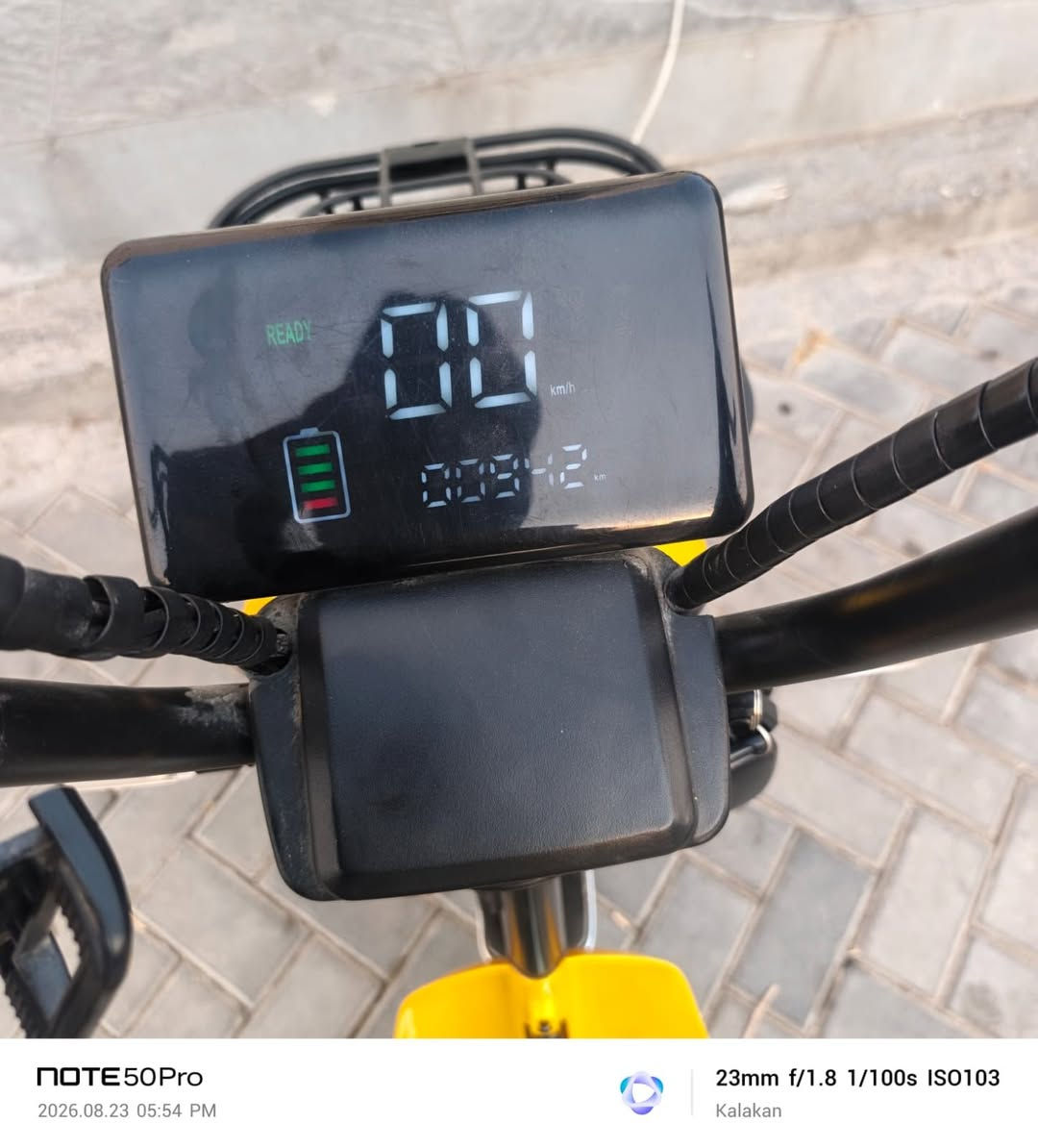 لبيع حجم 20نظيف استخدام قليل شبه الجديد ماشي 1060كيلو بطاريات ممتازات ***********
